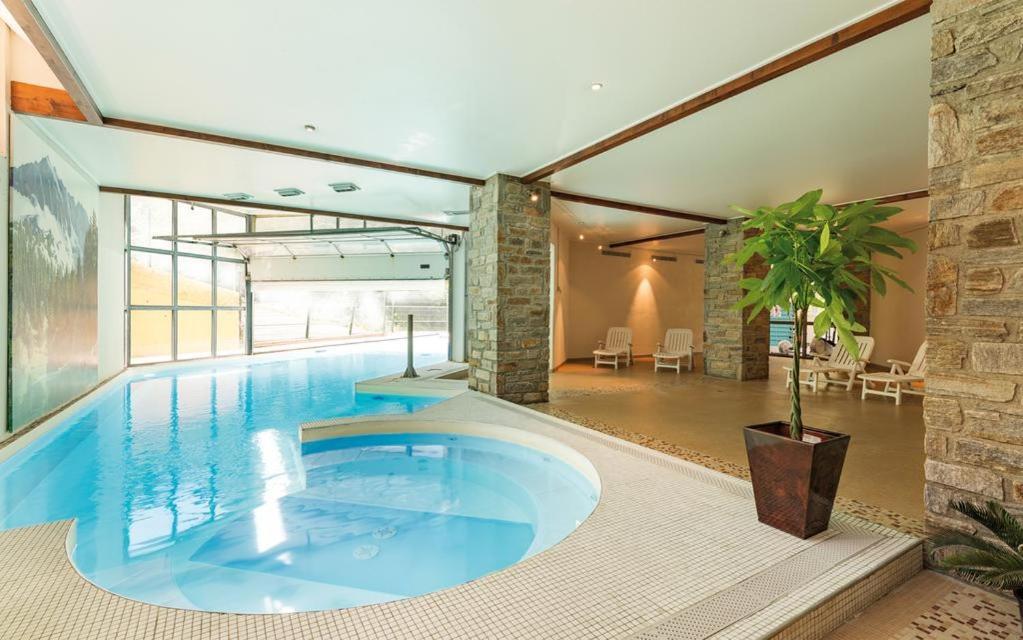 Appartement F2 Au Domaine Des 100 Lacs - Piscine - Sauna - Hammam Cauterets Exterior foto